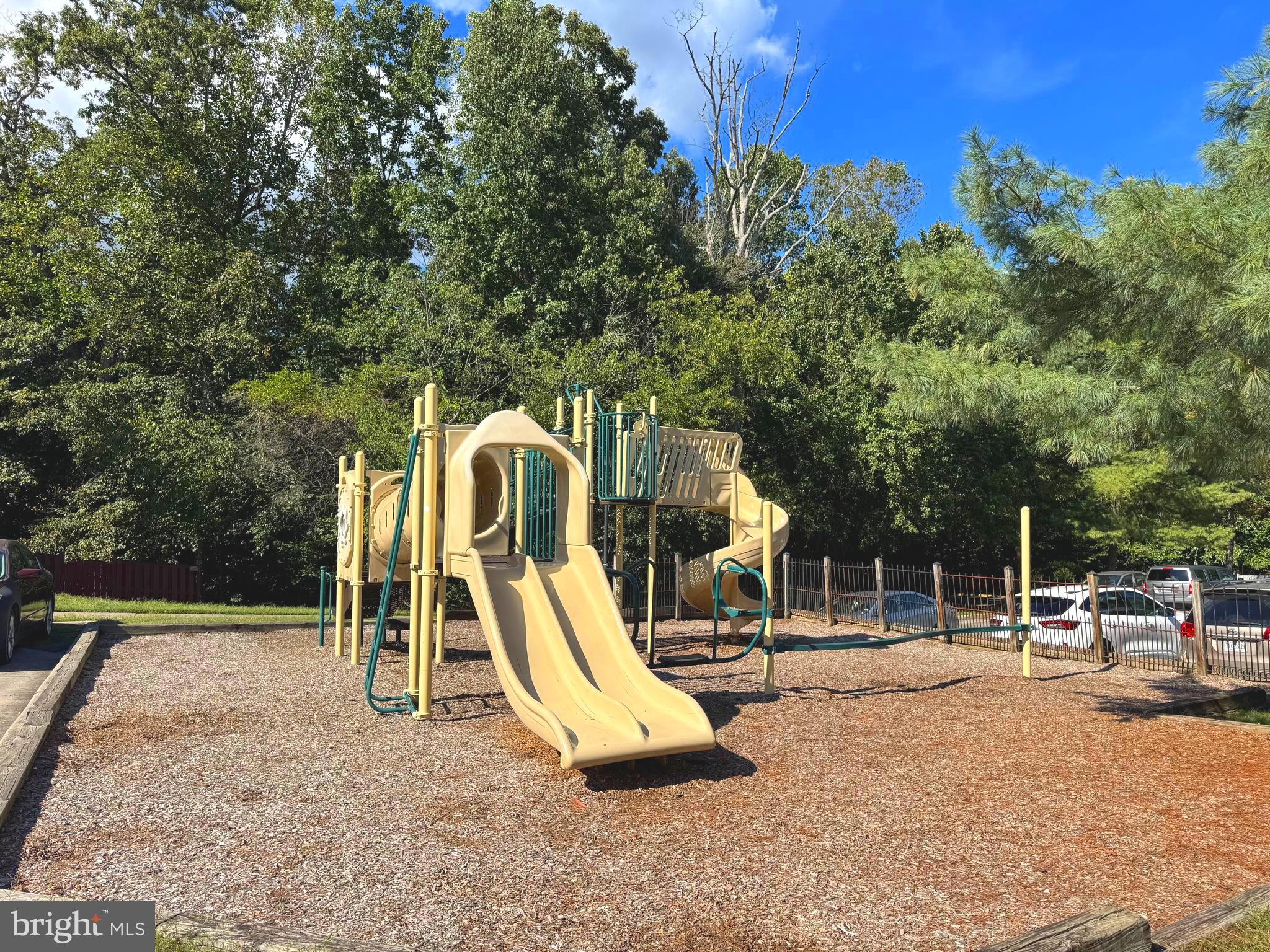 3615 Wharf Lane Triangle, VA 22172 - Photo 20 of 23 a view of outdoor space with garden and entertaining space