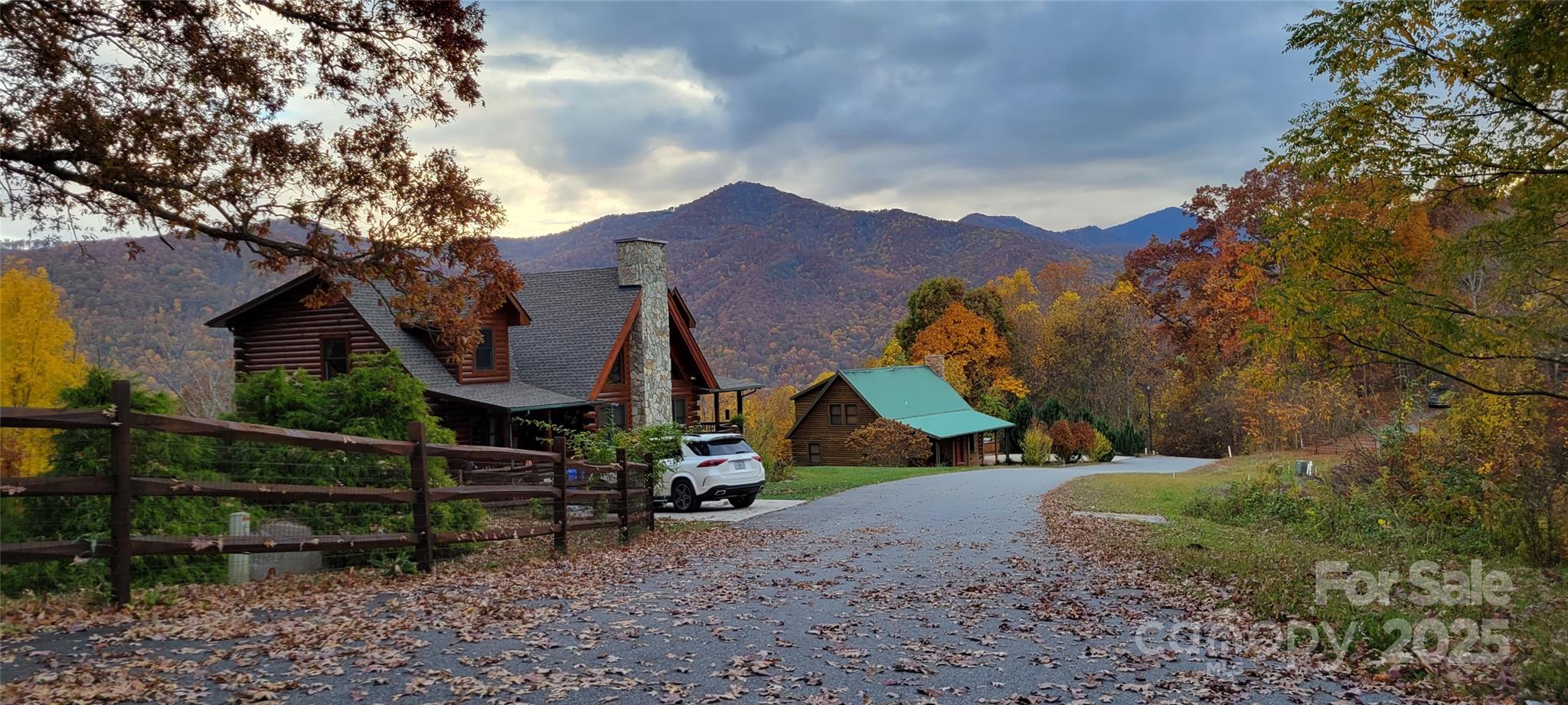 43 Ron's Ridge Candler, NC 28715 - Photo 2 of 5 a view of a house with a park