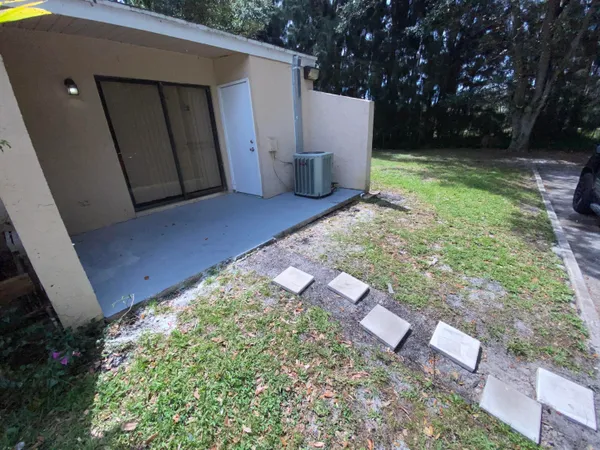 $1,695 | 4120 Maine Street, Unit 8, Lake Worth Beach, FL 33461