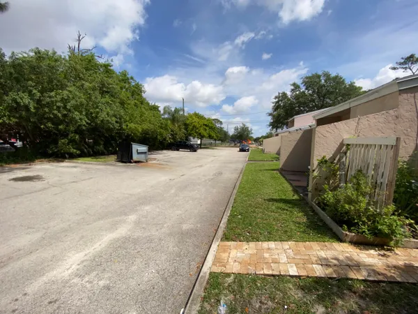 $1,695 | 4120 Maine Street, Unit 8, Lake Worth Beach, FL 33461