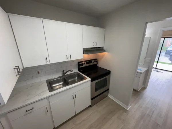 $1,695 | 4120 Maine Street, Unit 8, Lake Worth Beach, FL 33461