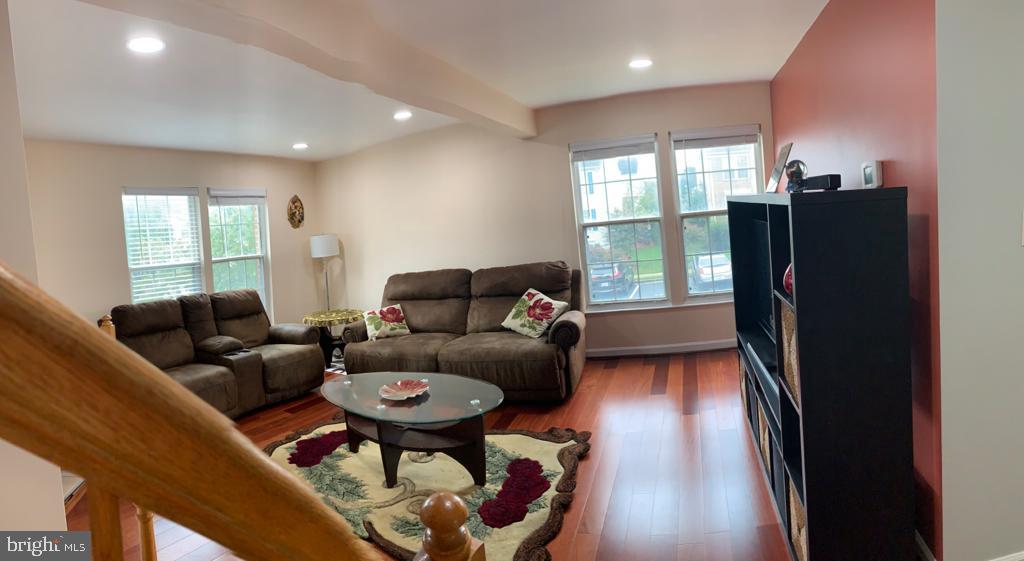 6368 Racetec Place Springfield, VA 22150 - Photo 4 of 55