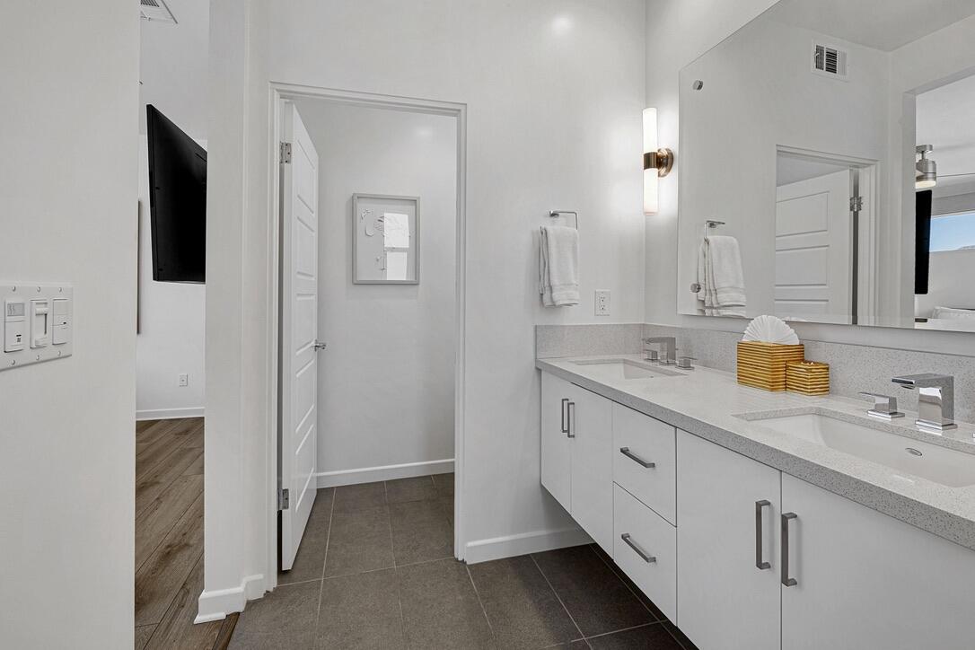 489 Beacon Way Palm Springs, CA 92262 - Photo 23 of 35 a bathroom with a double vanity sink and mirror