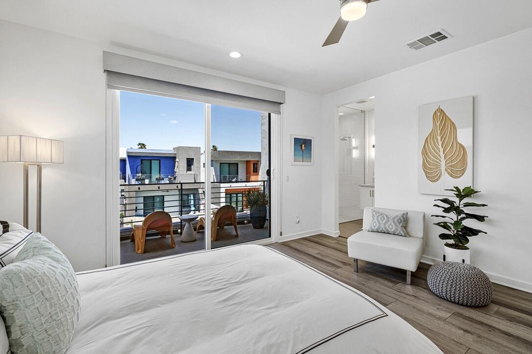 489 Beacon Way Palm Springs, CA 92262 - Photo 30 of 35 a bedroom with furniture and a mirror