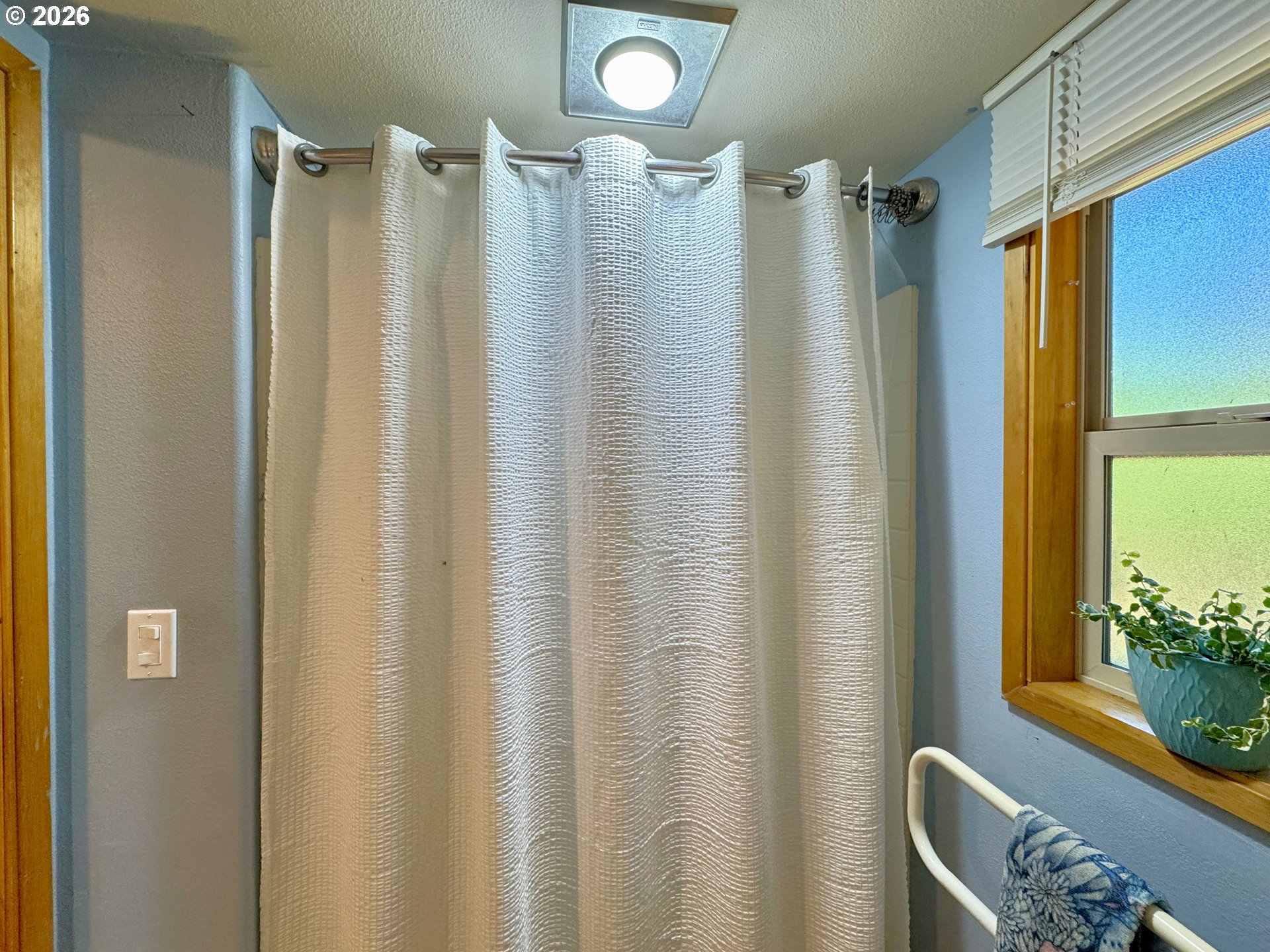 19921 Whaleshead Road, Unit U25 Brookings, OR 97415 - Photo 33 of 47 a bathroom with a shower curtain and a large window