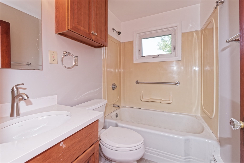 64 Oak Street, Unit 1 Uxbridge, MA 01569 - Photo 12 of 29