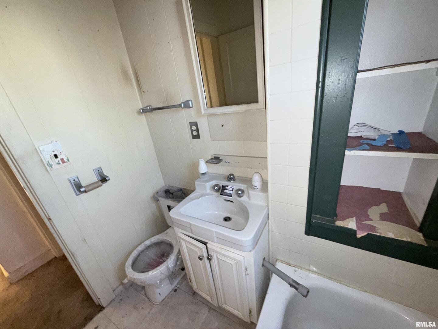 14322 North Memory Lane Mount Vernon, IL 62864 - Photo 16 of 19 a bathroom with a sink and toilet