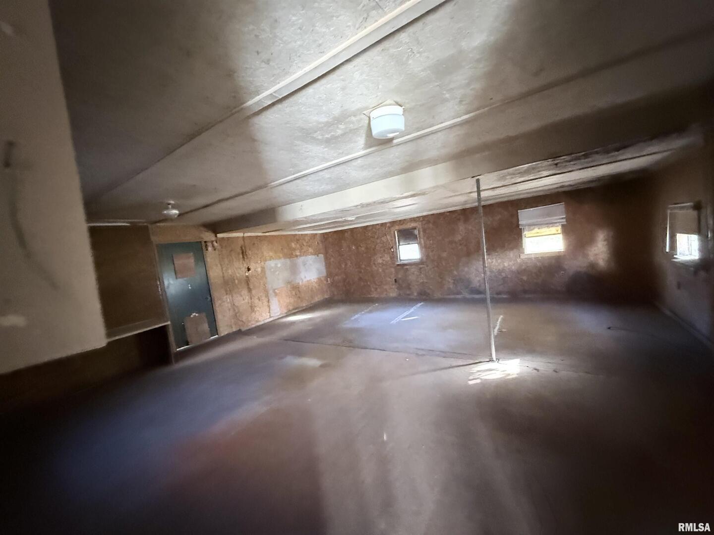 14322 North Memory Lane Mount Vernon, IL 62864 - Photo 10 of 19 a view of empty room