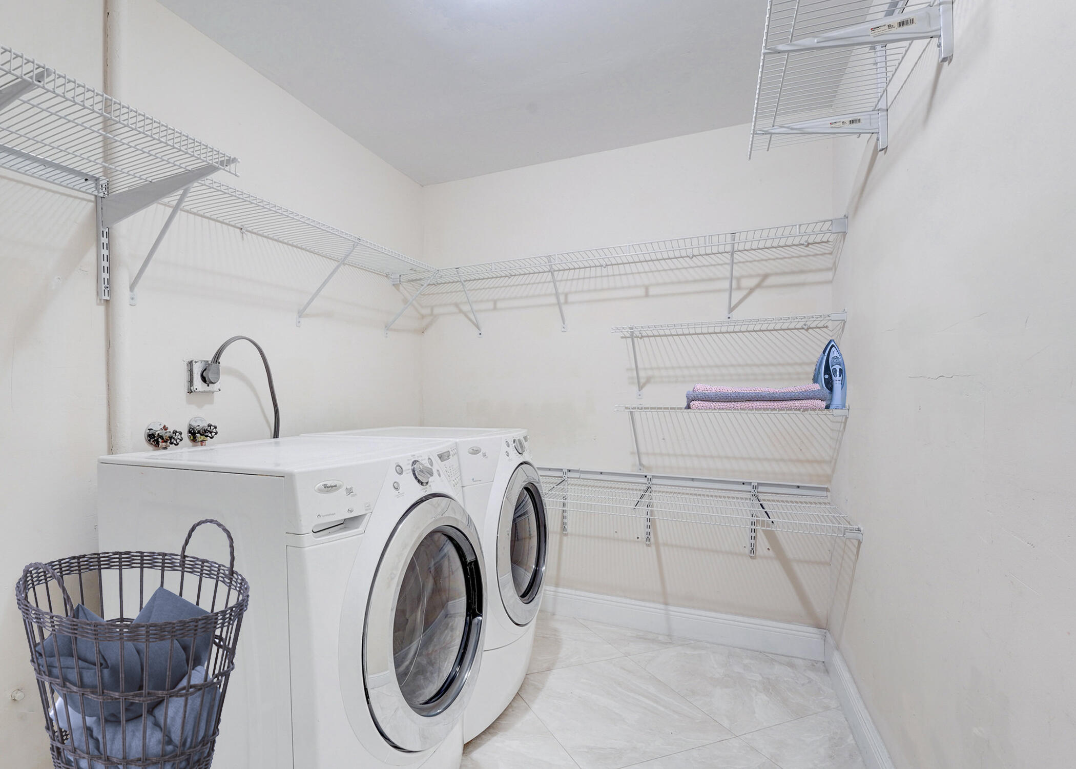 2220 Northeast 41st Street Lighthouse Point, FL 33064 - Photo 21 of 27 21 laundry