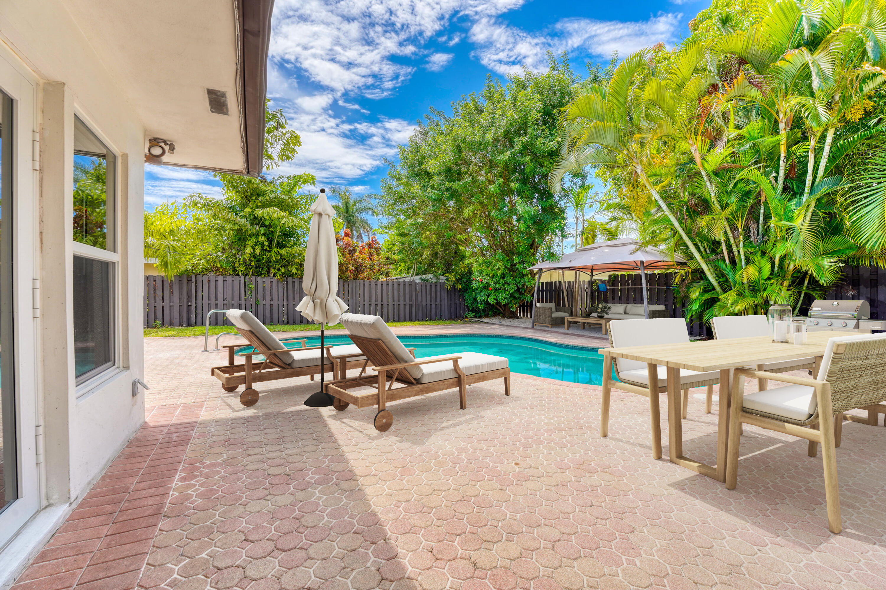 2220 Northeast 41st Street Lighthouse Point, FL 33064 - Photo 22 of 27 22 Poolside
