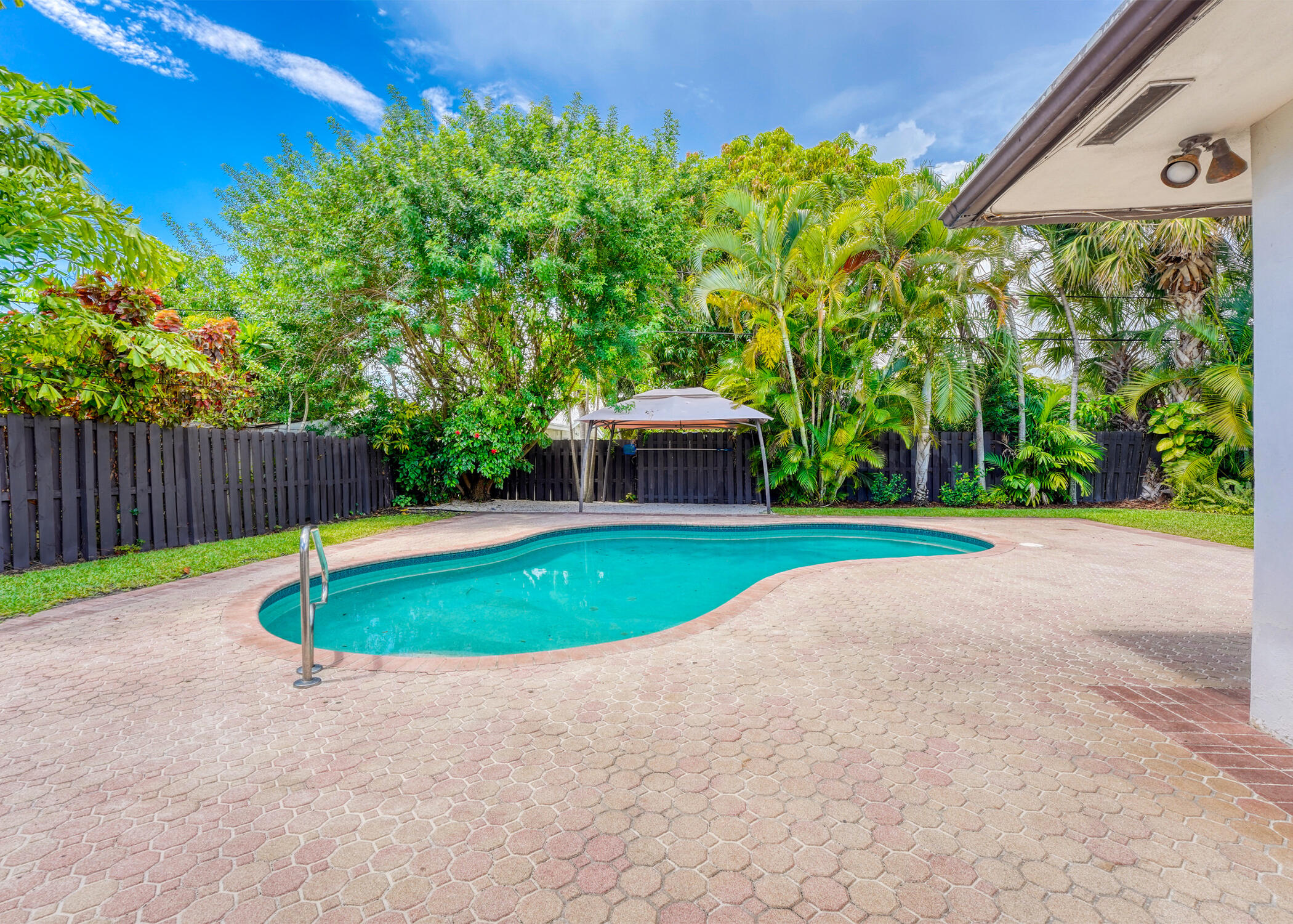 2220 Northeast 41st Street Lighthouse Point, FL 33064 - Photo 24 of 27 39 Pool1