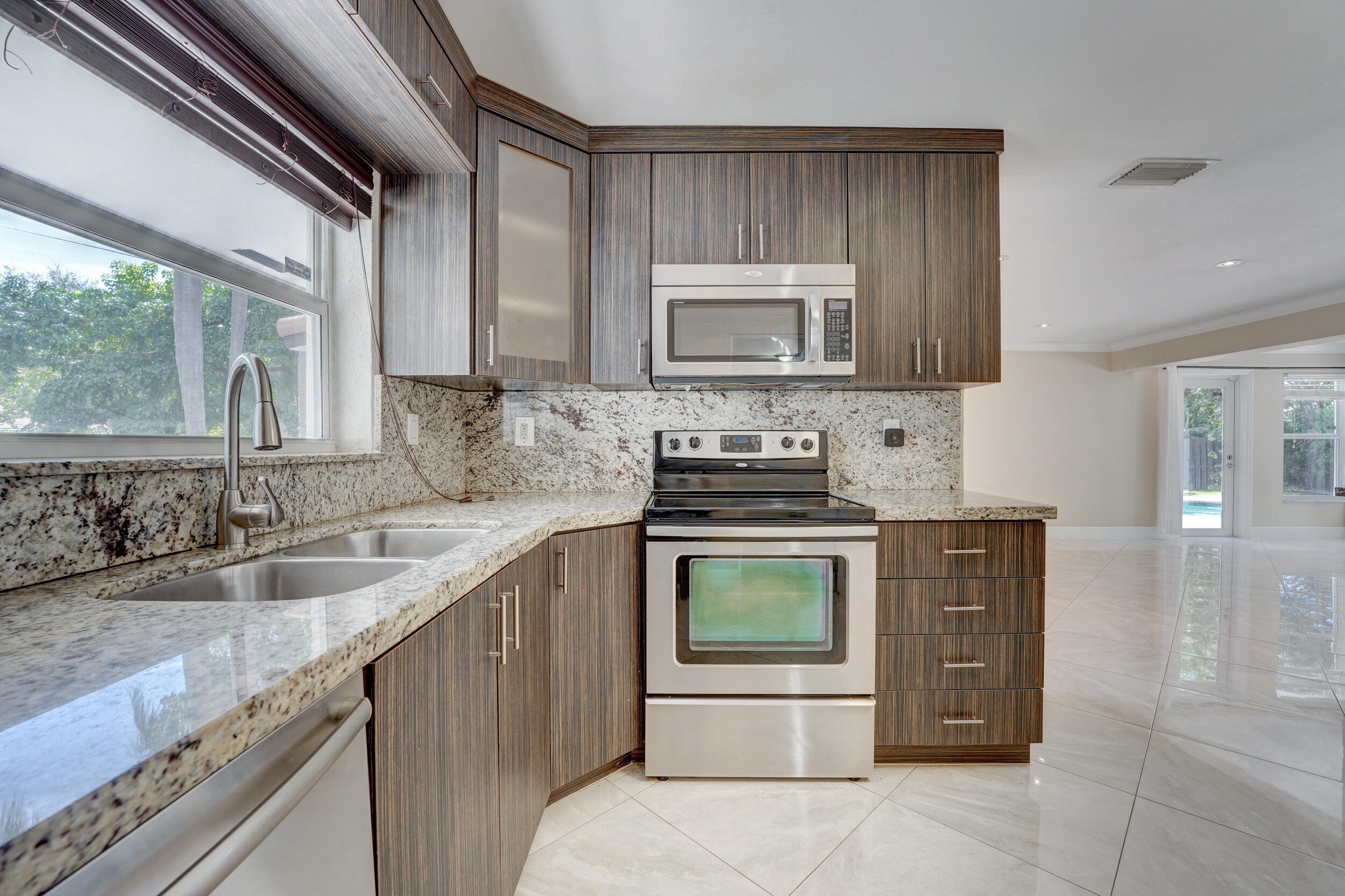 2220 Northeast 41st Street Lighthouse Point, FL 33064 - Photo 10 of 27 Kitchen4