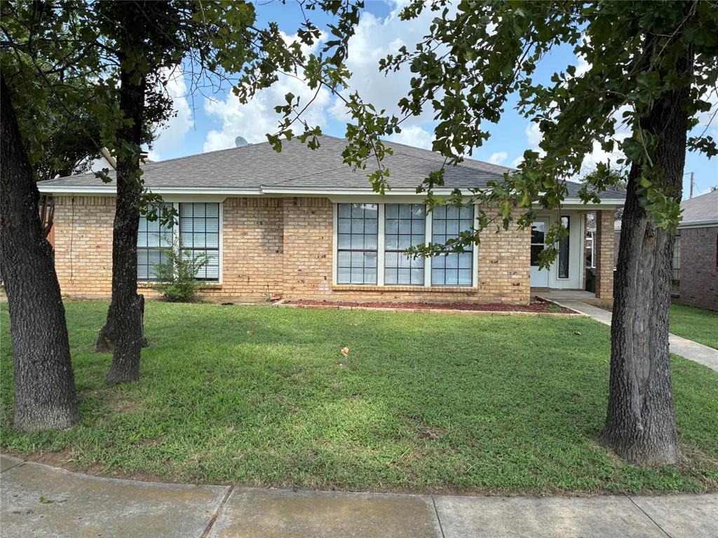 a view of a house with yard and a tree