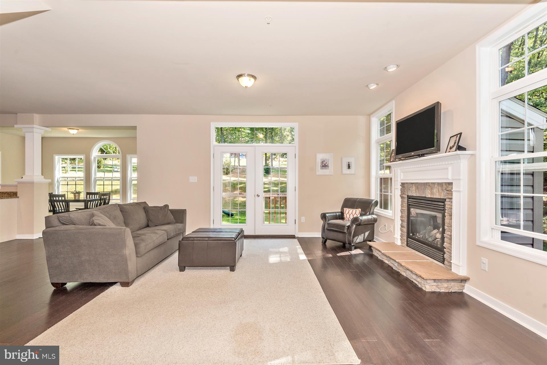 6709 South Clifton Road Frederick, MD 21703 - Photo 12 of 30 Living Room