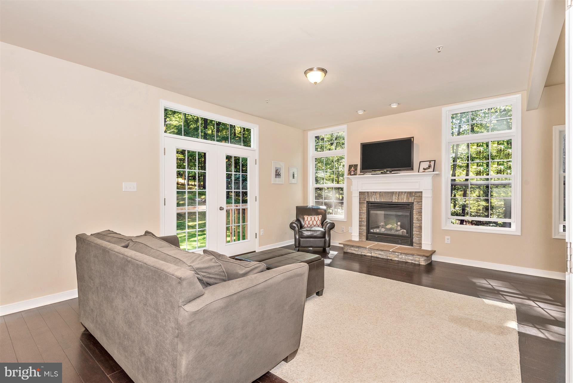 6709 South Clifton Road Frederick, MD 21703 - Photo 13 of 30 Living Room