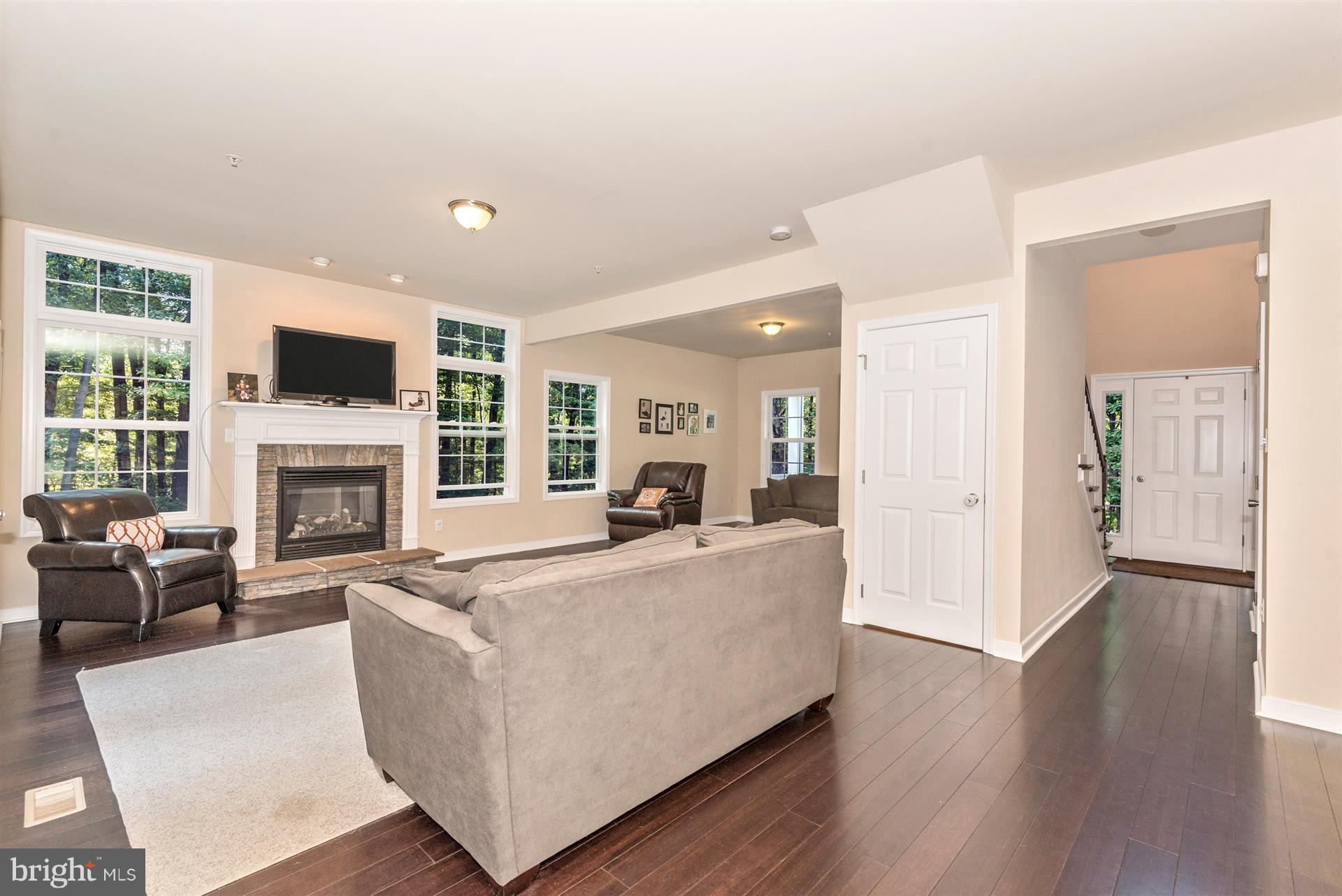 6709 South Clifton Road Frederick, MD 21703 - Photo 15 of 30 Living Room