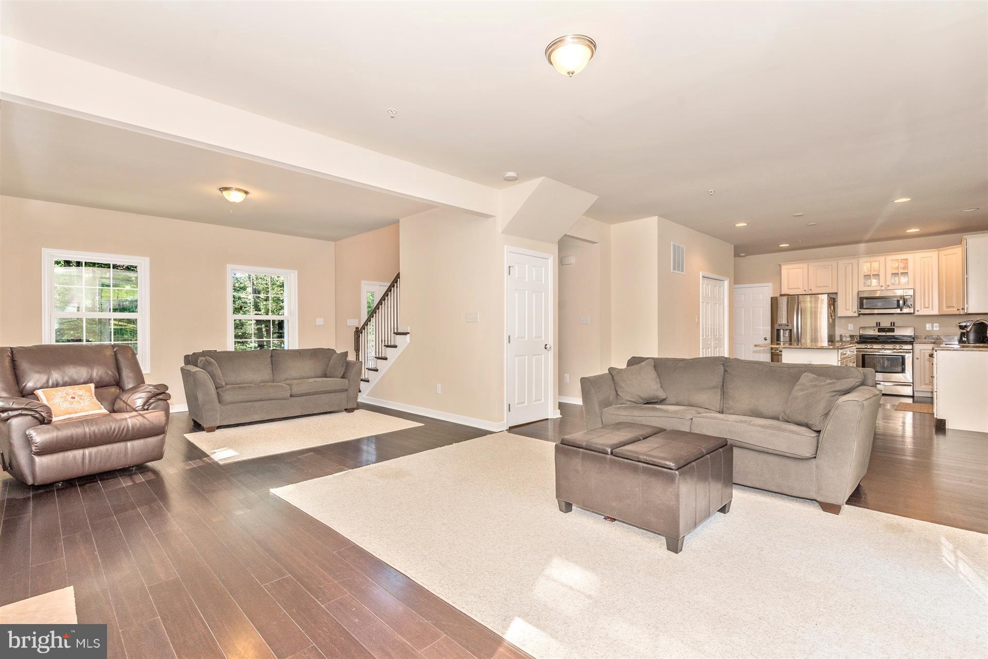 6709 South Clifton Road Frederick, MD 21703 - Photo 16 of 30 Living Room