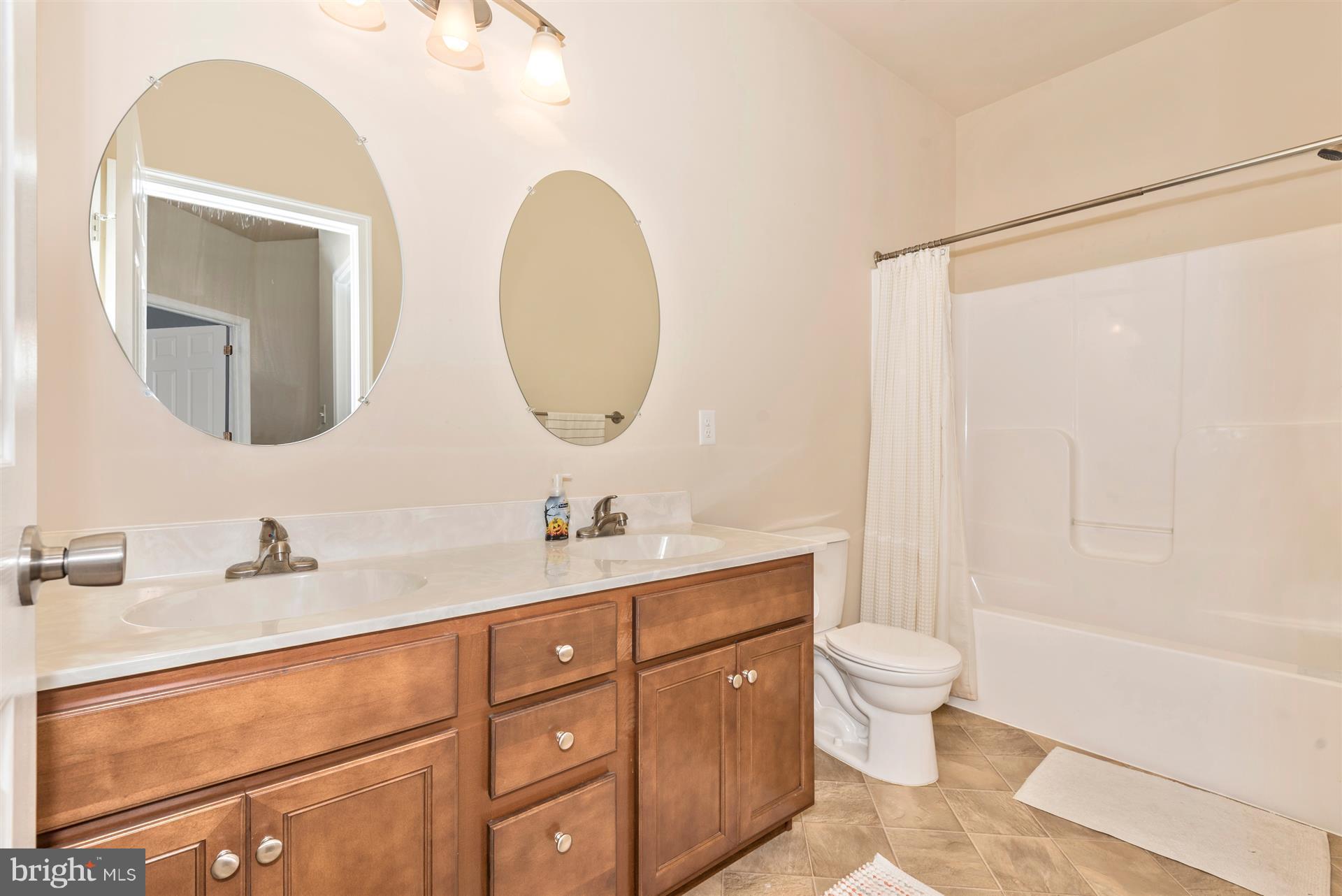 6709 South Clifton Road Frederick, MD 21703 - Photo 23 of 30 Upstairs Hall Bath