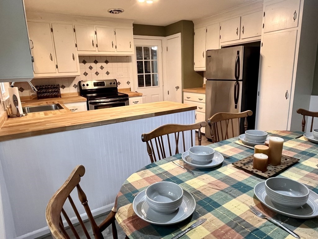 130 Greenleaf Avenue West Springfield, MA 01089 - Photo 8 of 30