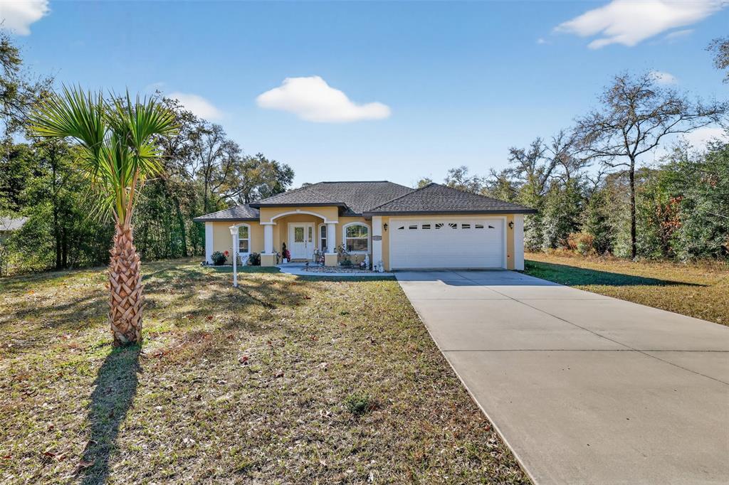 18168 Southwest 65th Loop Dunnellon, FL 34432 - Photo 2 of 26 a front view of a house with garden
