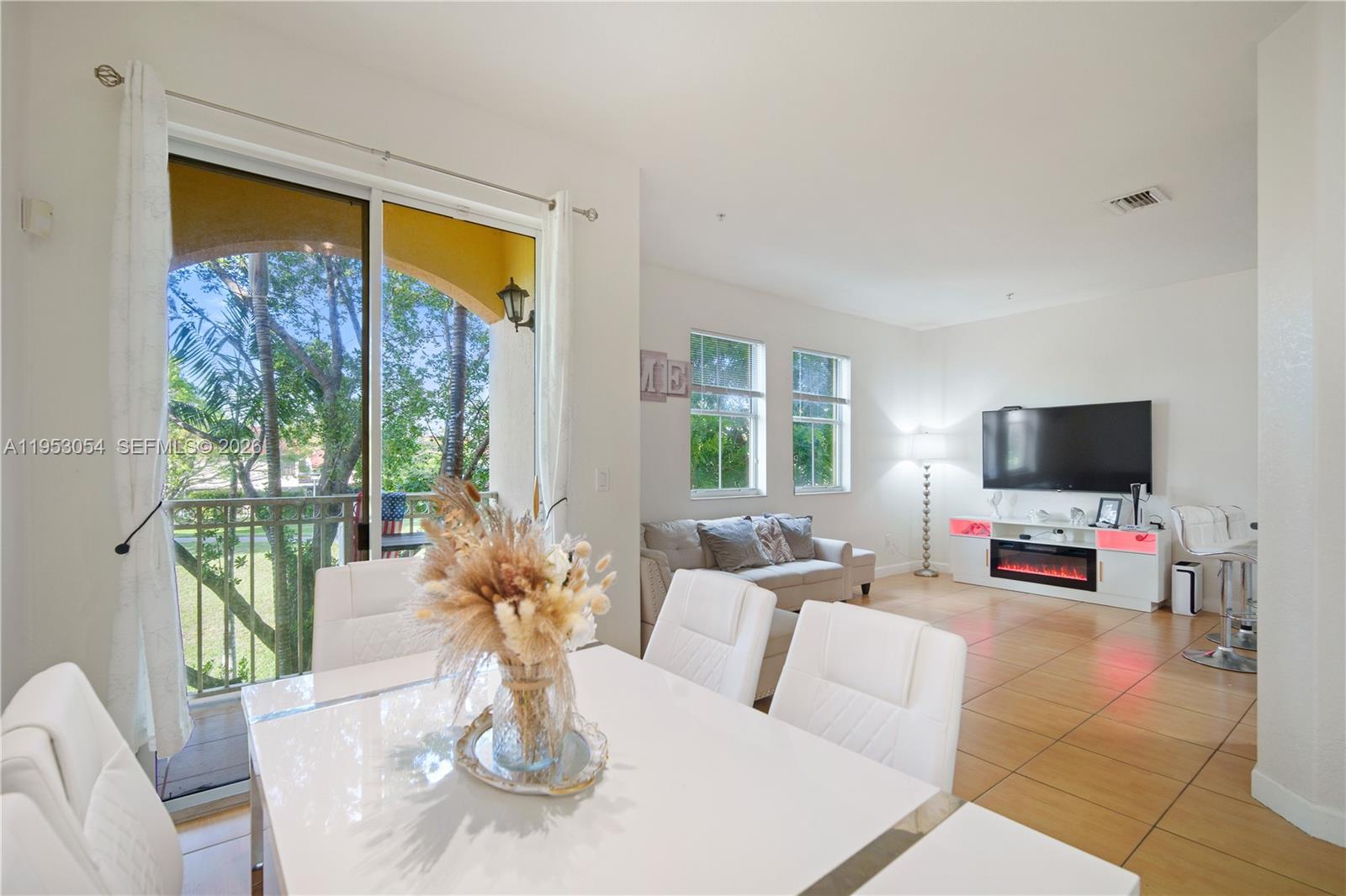 10242 Northwest 7th Street, Unit 209 Miami, FL 33172 - Photo 8 of 31