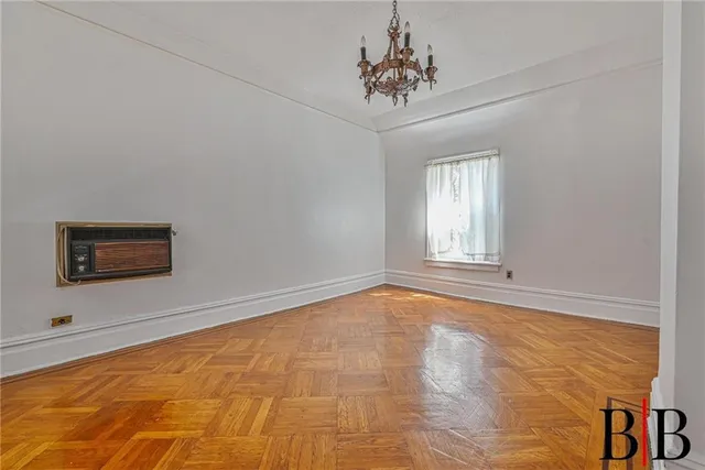 a view of empty room with window