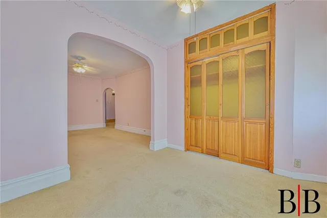 a view of utility room