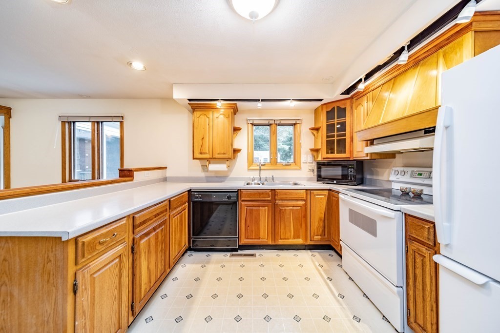 240 Amherst Road Sunderland, MA 01375 - Photo 3 of 41 Gallery Image 3