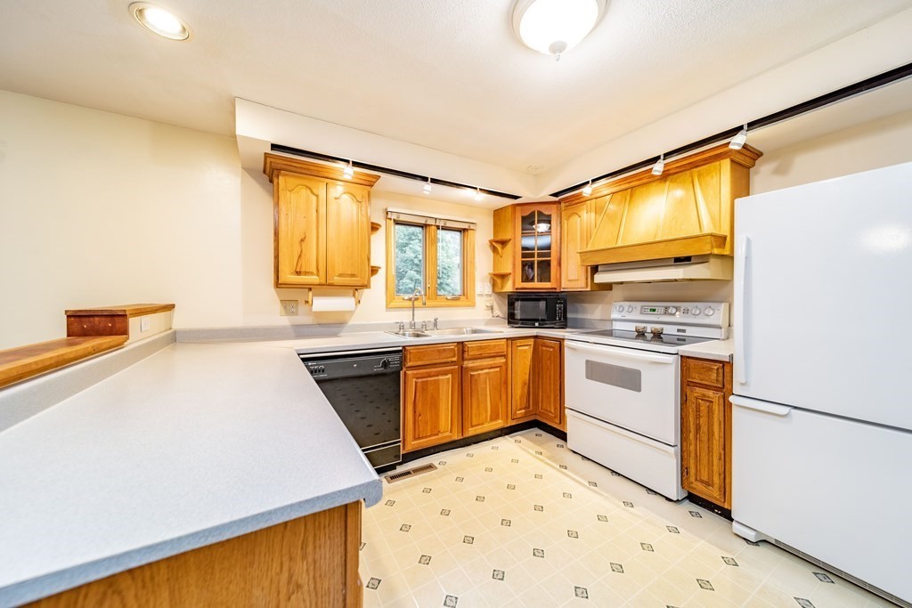240 Amherst Road Sunderland, MA 01375 - Photo 4 of 41 Gallery Image 4
