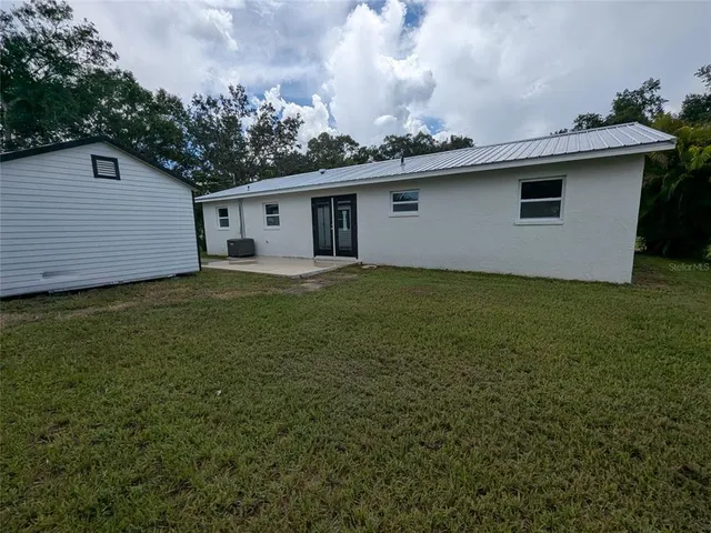 a view of a house with a backyard