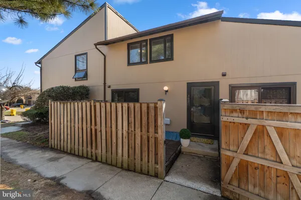 $250,000 | 392 West Court, Unit 2B, Glen Burnie, MD 21061