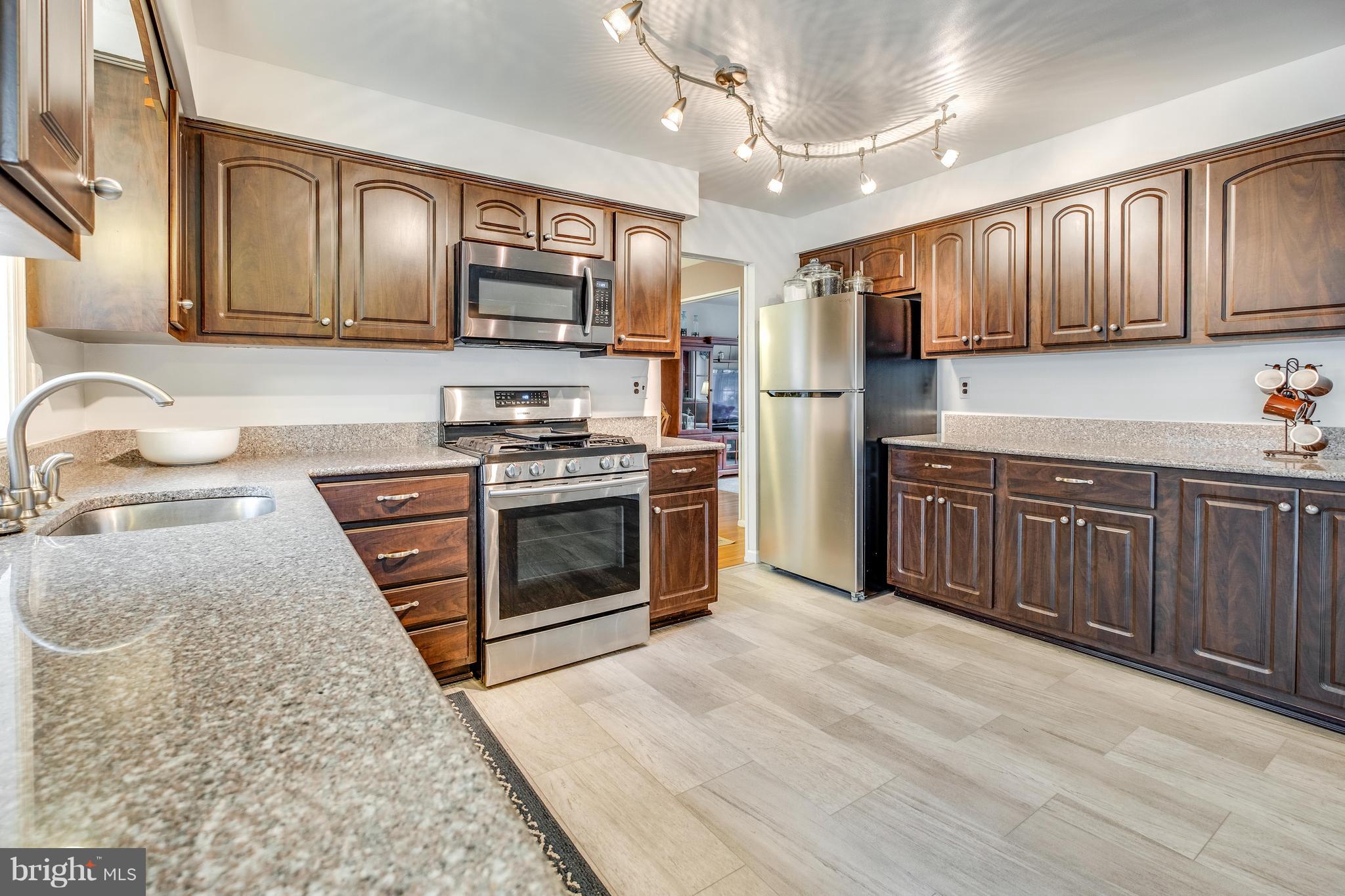 311 Hollyoke Road Somerdale, NJ 08083 - Photo 8 of 37 Gallery Image 8