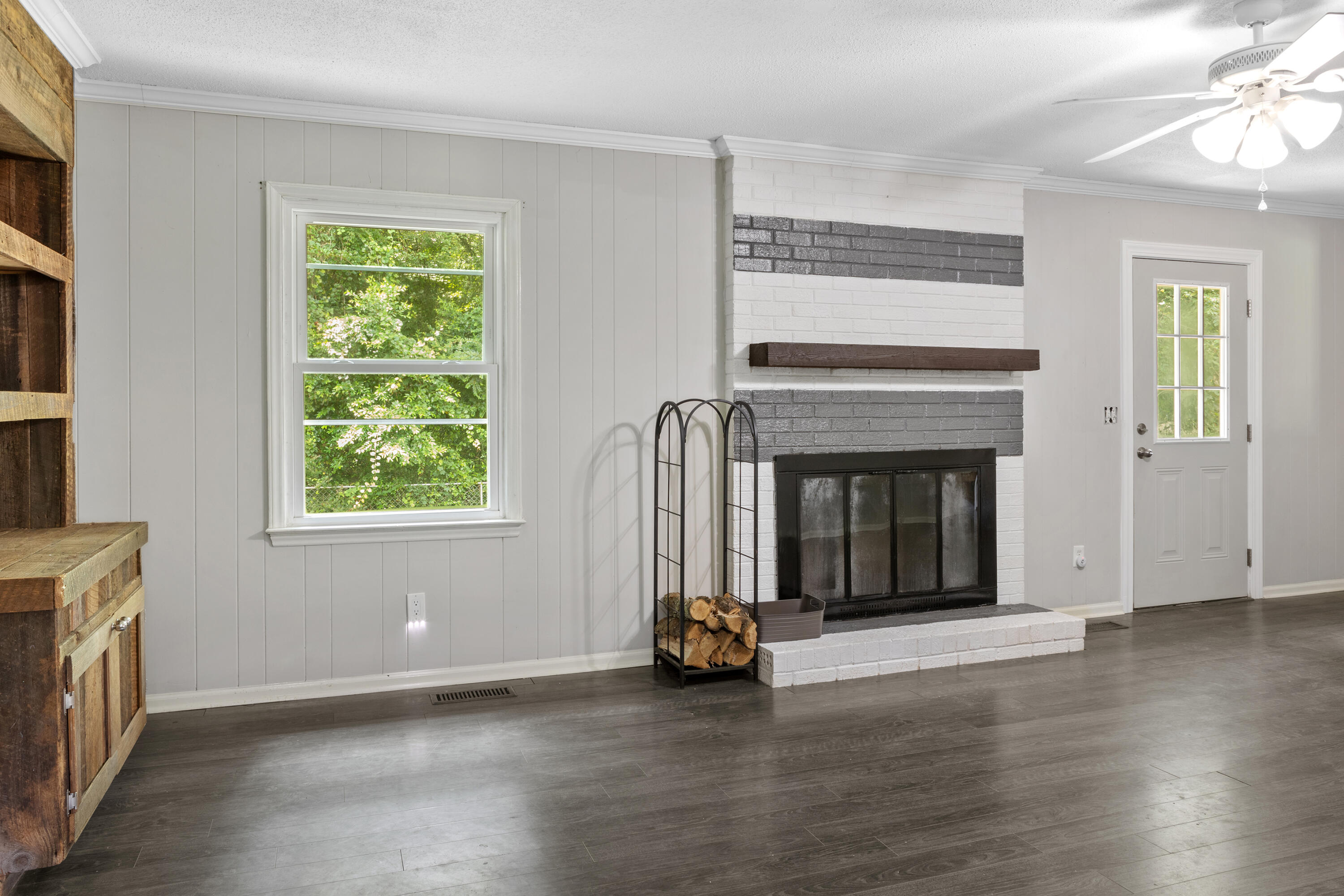 618 Periwinkle Court Sumter, SC 29150 - Photo 10 of 40 DEN-WOOD BURNING FIREPLACE-BACK DOOR