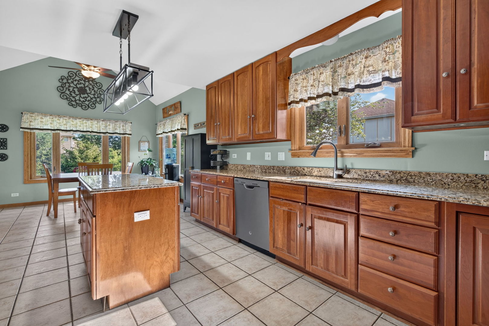 1297 Drawbridge Lane Lemont, IL 60439 - Photo 22 of 69