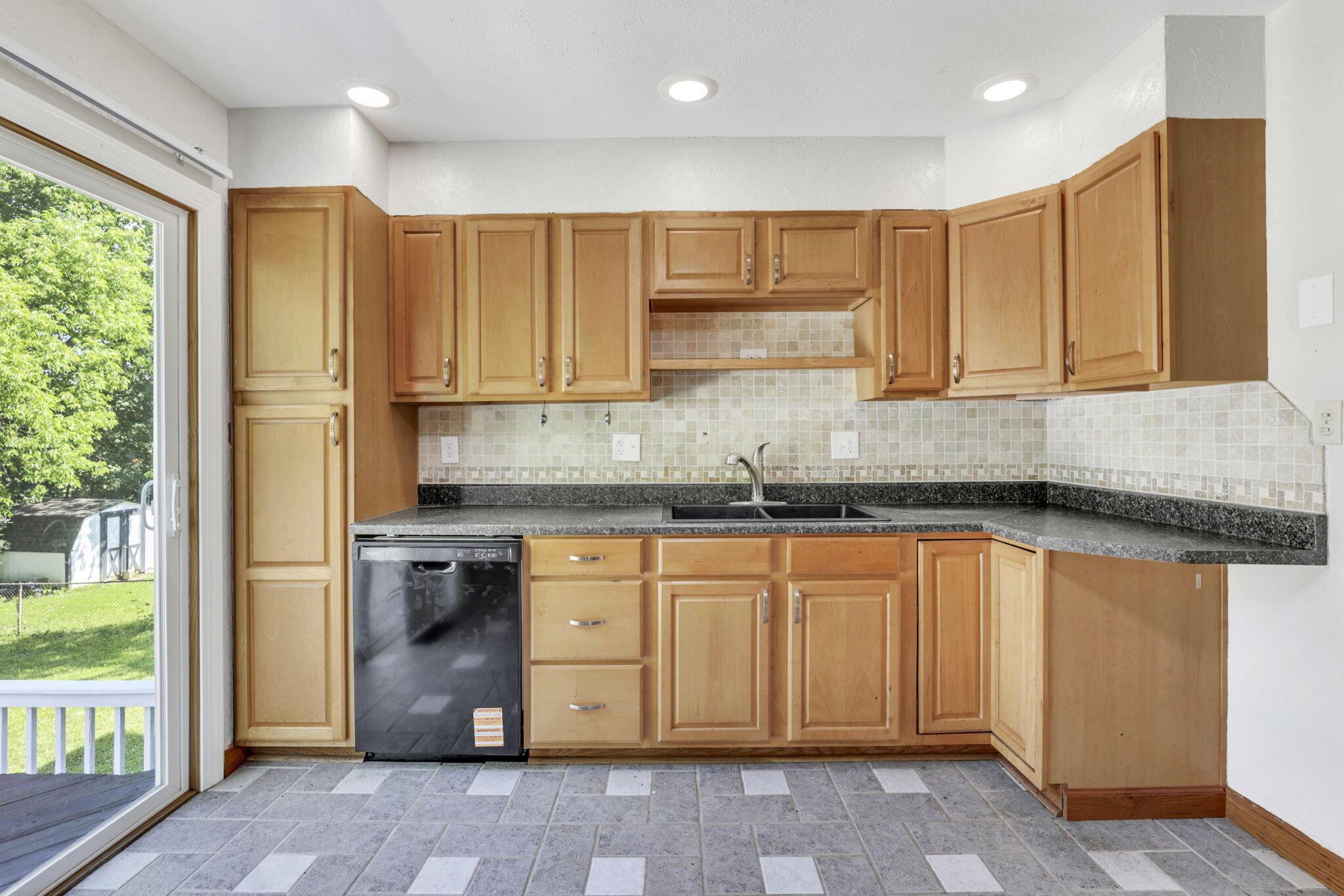 1588 Fall Brook Road Columbus, OH 43223 - Photo 17 of 54