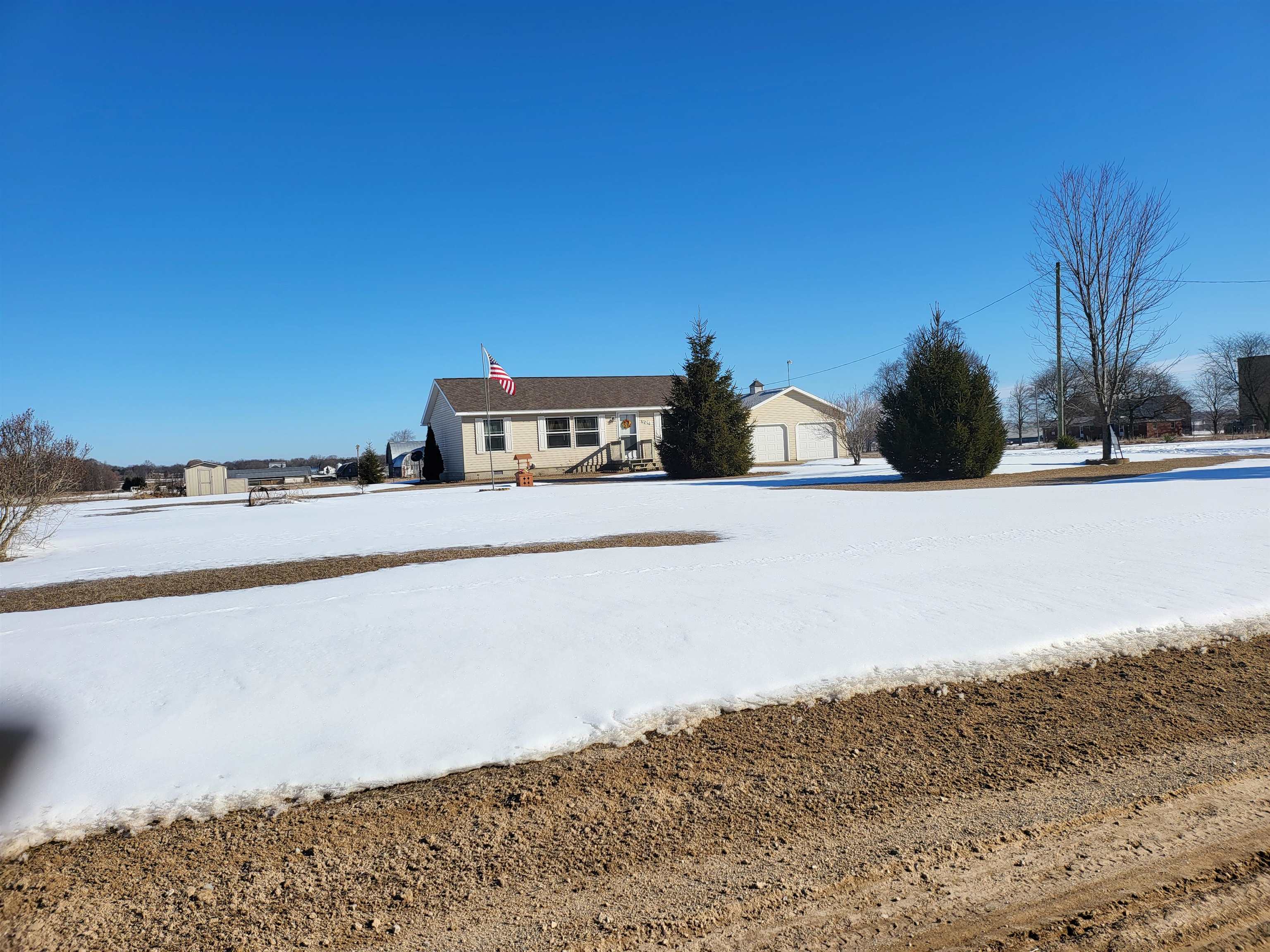 6048 West Remick Road Blanchard, MI 49310 - Photo 2 of 26