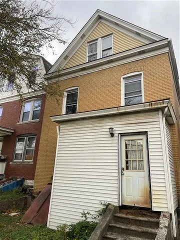 $40,000 | 419 Robinson Street, Pitcairn, PA 15140