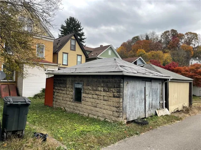 $40,000 | 419 Robinson Street, Pitcairn, PA 15140