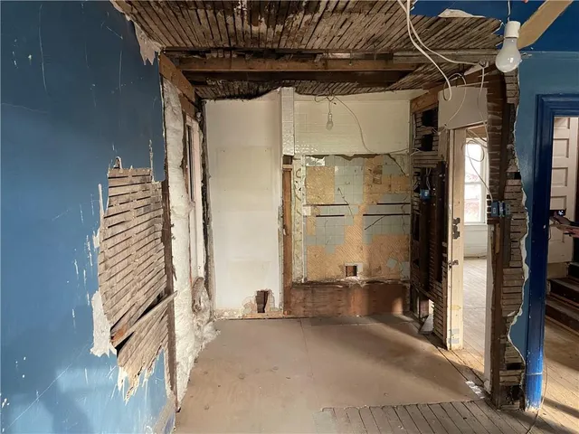 $40,000 | 419 Robinson Street, Pitcairn, PA 15140