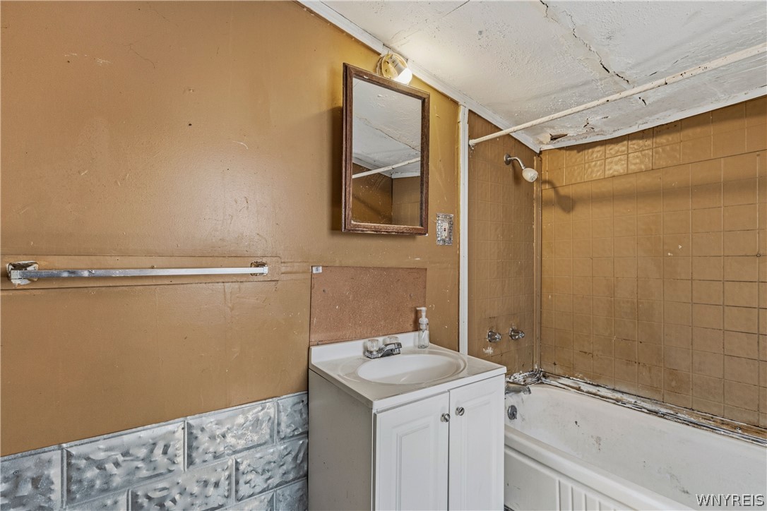 67 Halbert Street Buffalo, NY 14214 - Photo 29 of 48