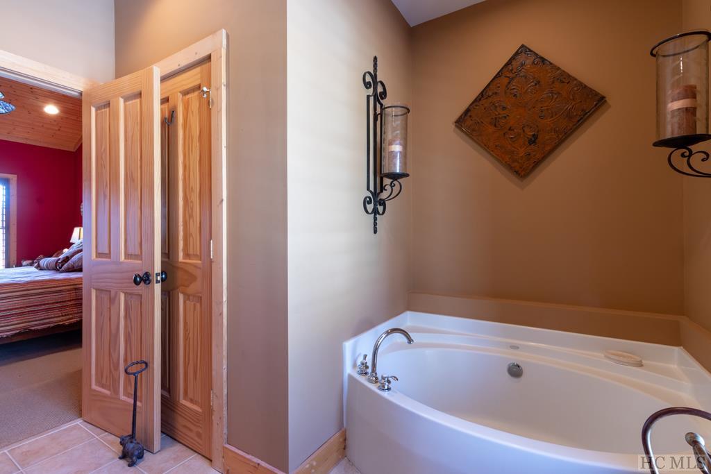 207 A Rendezvous Ridge, Unit A Cashiers, NC 28717 - Photo 12 of 24 Gallery Image 12