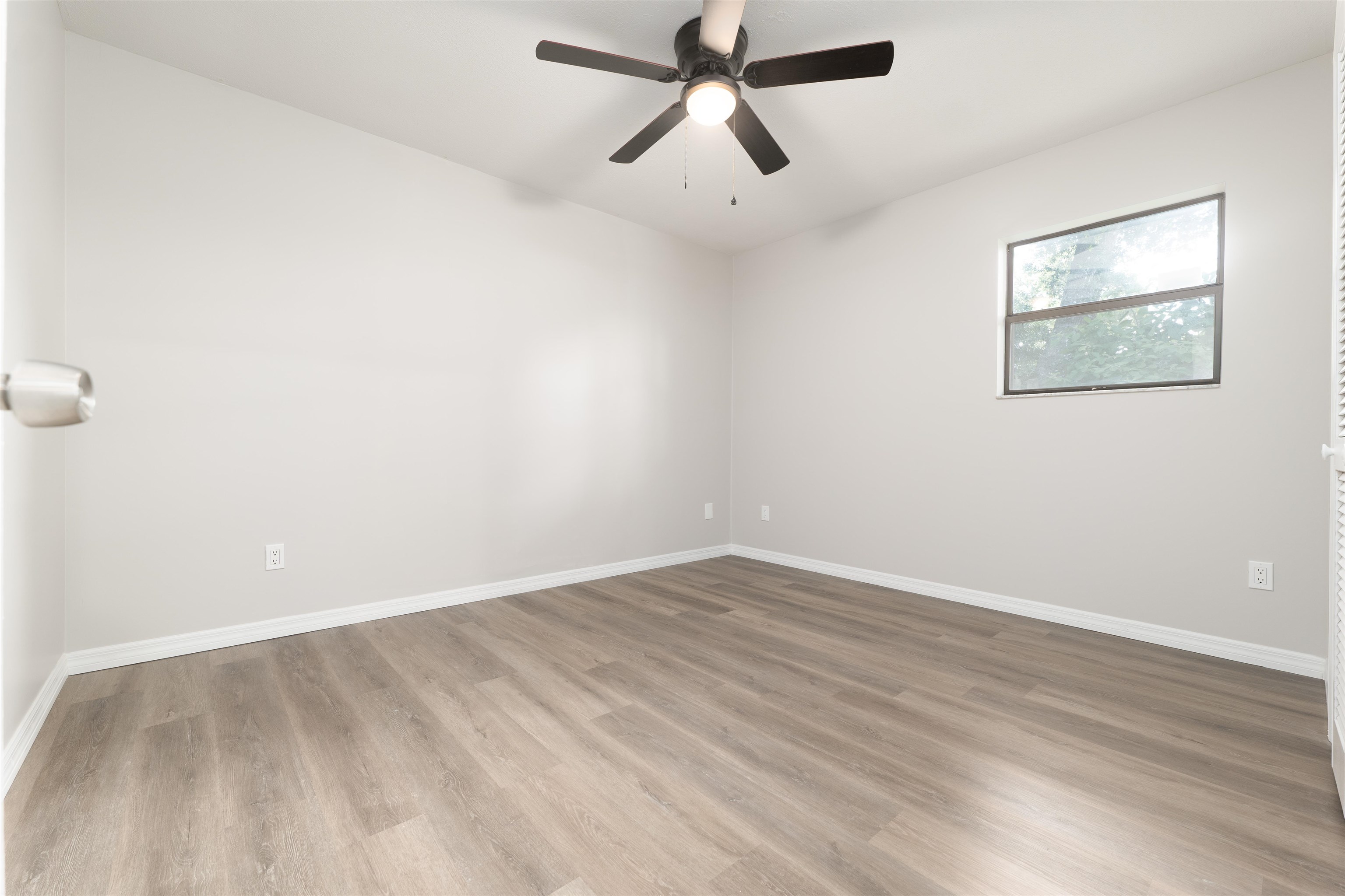 313 Cypress Road St. Augustine, FL 32086 - Photo 22 of 27 an empty room with wooden floor and ceiling fan