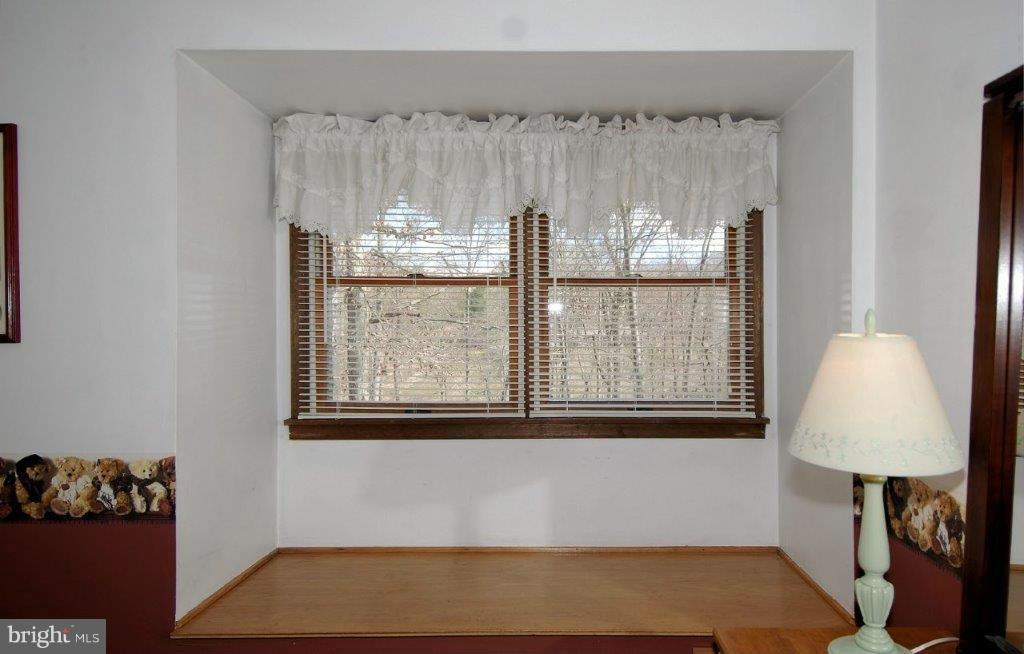 1007 Shady Beach Road Elkton, MD 21921 - Photo 18 of 30 Everyone Needs a Oak Window Seat in Your Bedroom