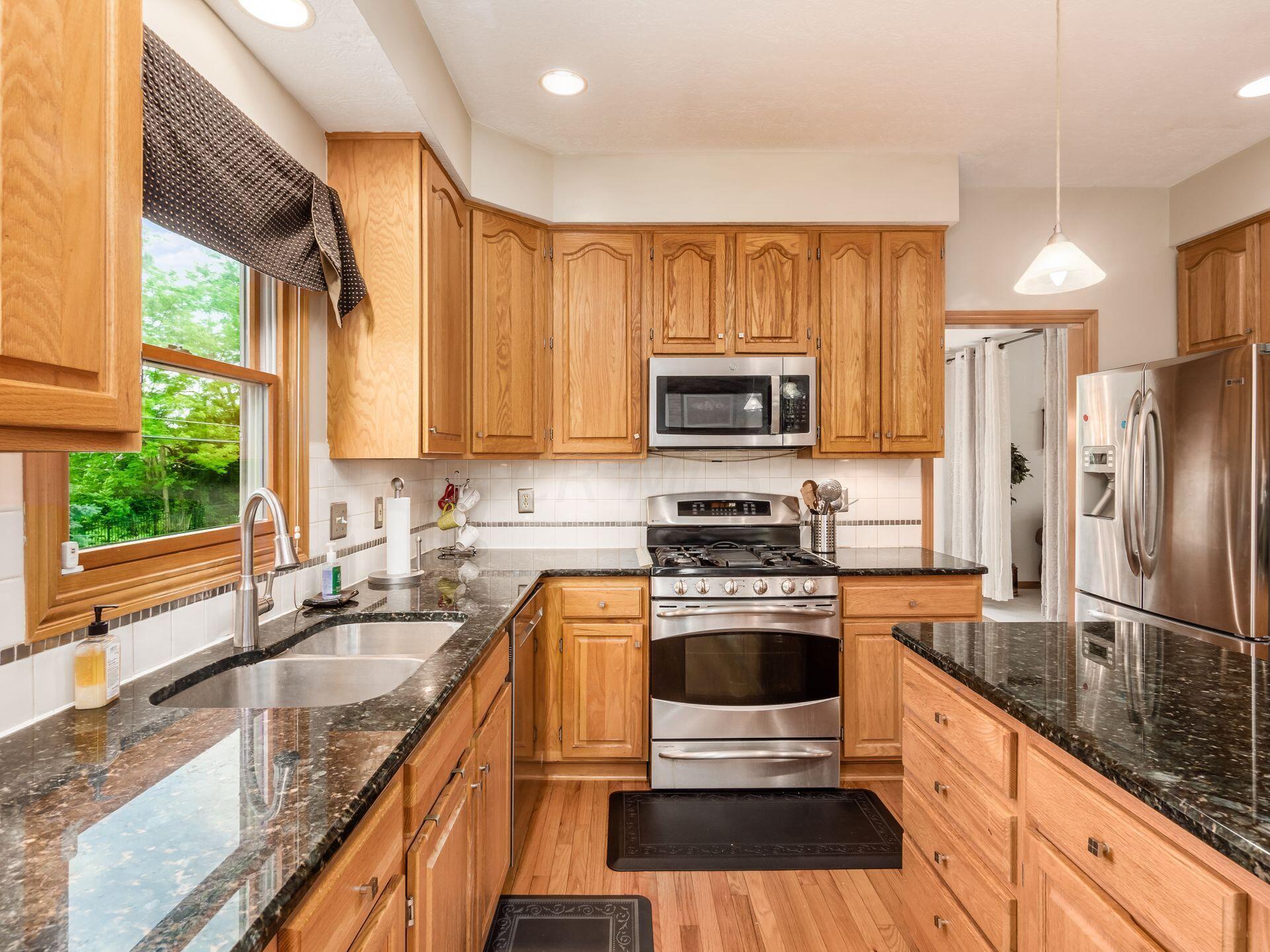 388 Beecher Road Columbus, OH 43230 - Photo 16 of 71 Kitchen
