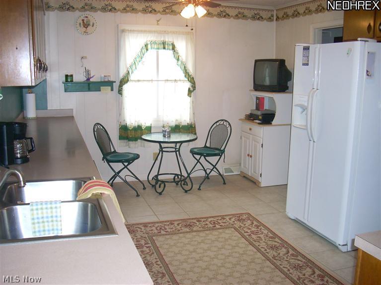 2216 Arndale Road Stow, OH 44224 - Photo 8 of 15 Eat-in Kitchen