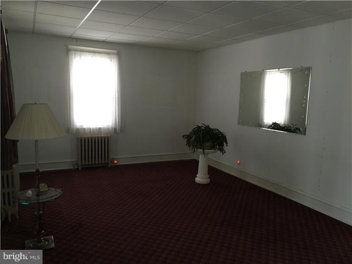 108 East Providence Road Yeadon, PA 19050 - Photo 5 of 15 Living Room