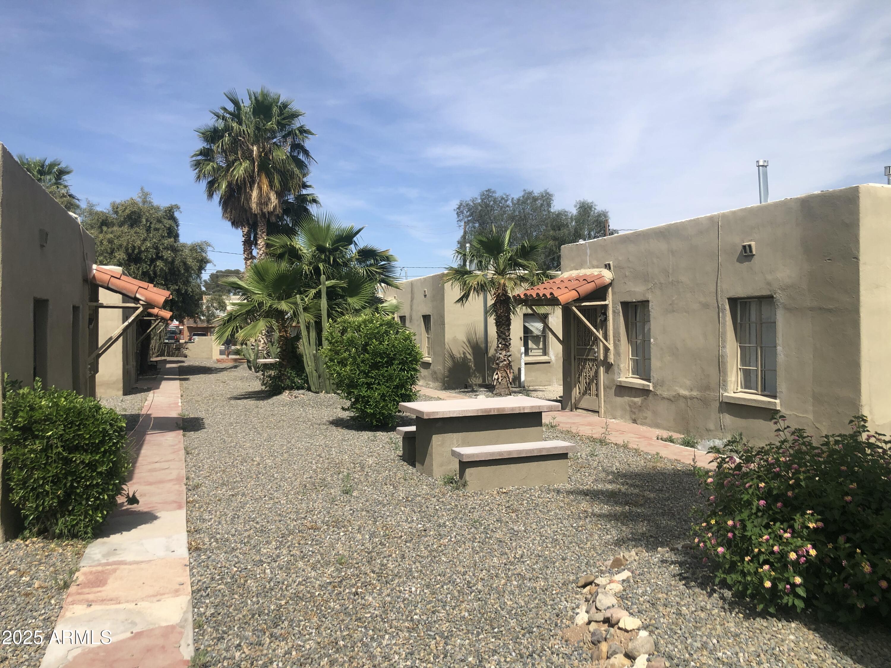 2620 North Stone Avenue Tucson, AZ 85705 - Photo 12 of 12 a view of outdoor space with seating area