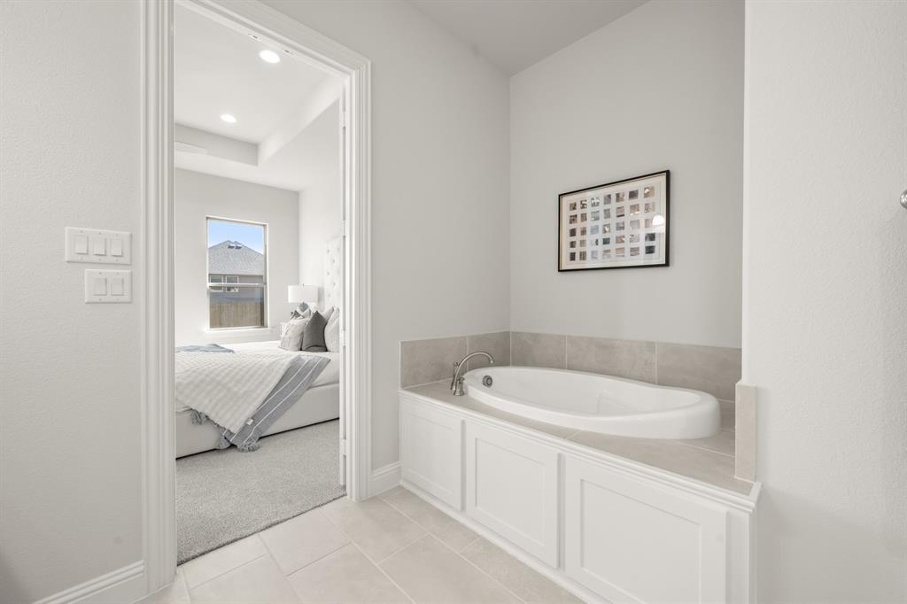5638 Rutherford Drive Midlothian, TX 76065 - Photo 21 of 32 16_5638 Rutherford- Primary Suite-4