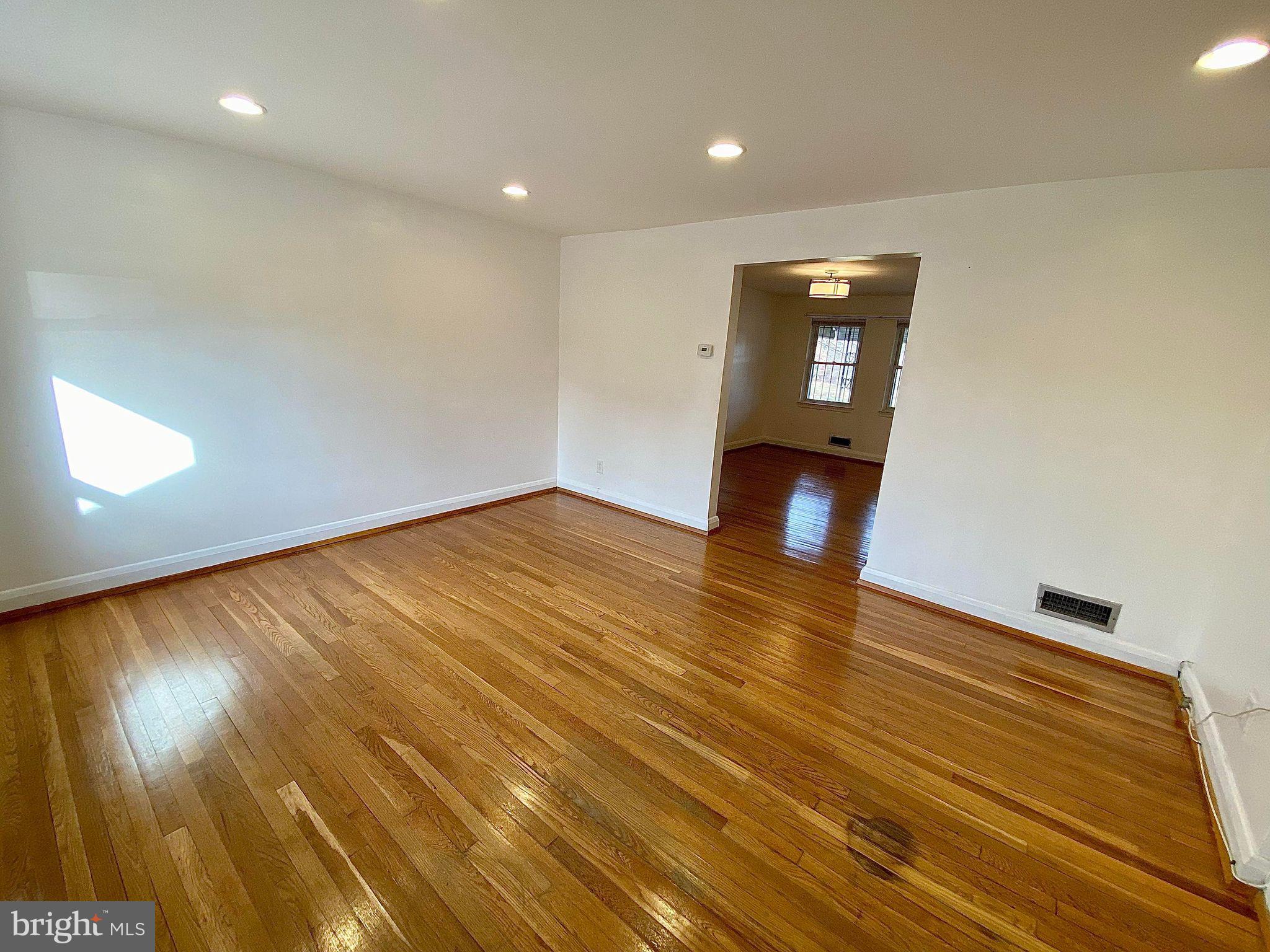 5781 Edgepark Road Baltimore, MD 21239 - Photo 2 of 22