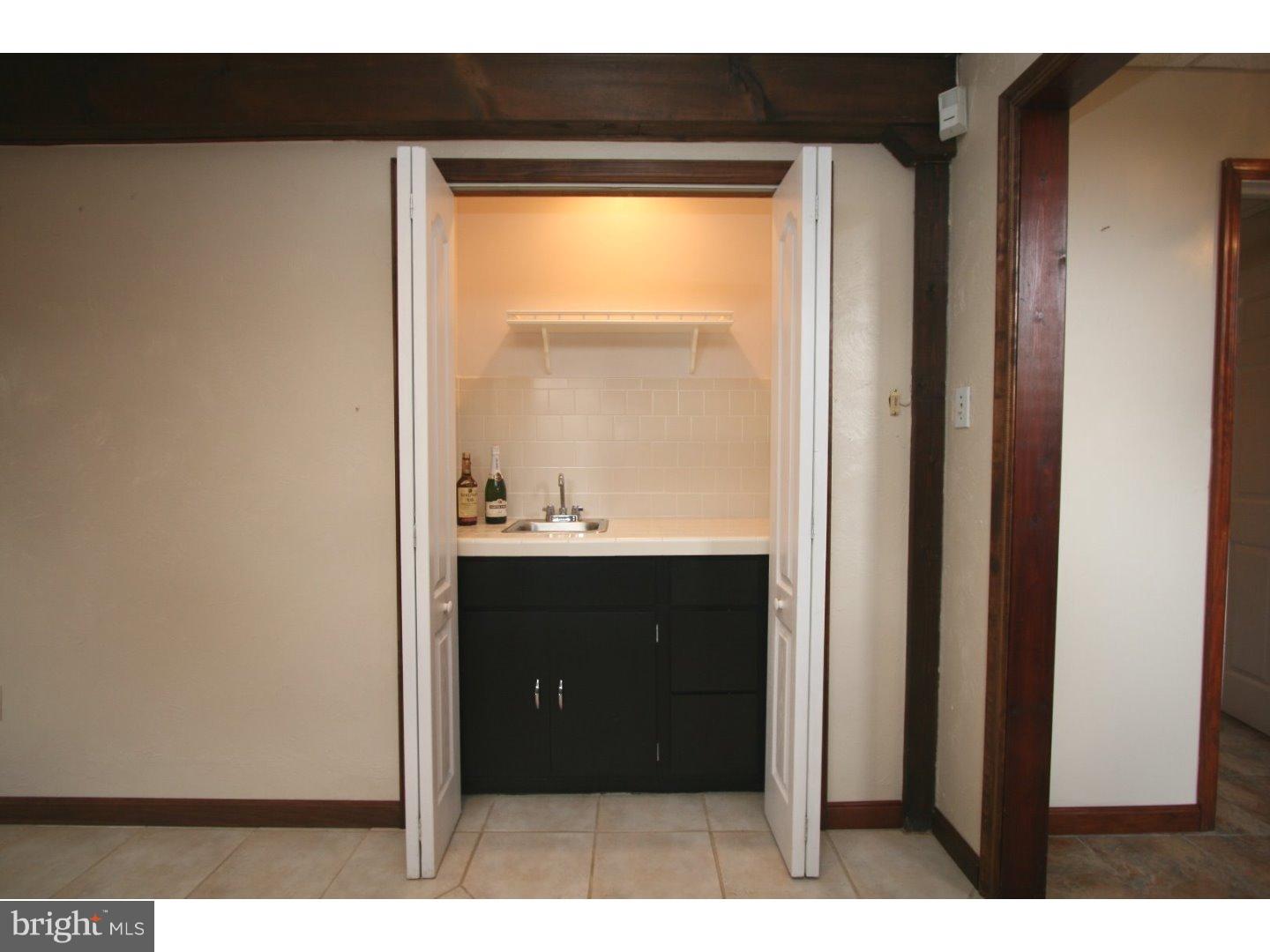 5500 Chelsea Road Aston, PA 19014 - Photo 17 of 25 Wet Bar